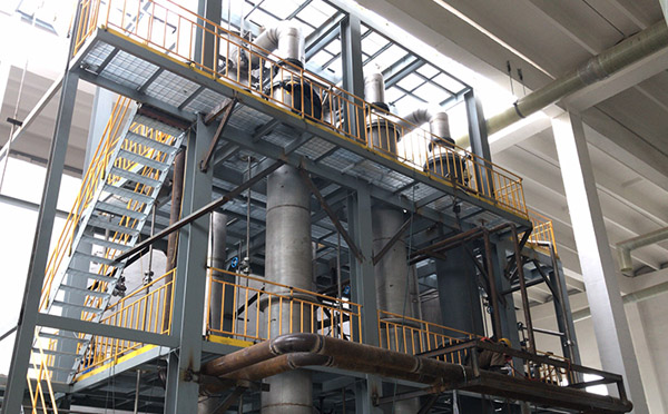 三效蒸發(fā)器安裝現(xiàn)場